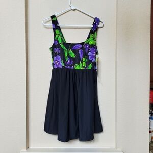 Longitude Women's NWT One Piece Skirted Swimsuit.   Size 22W